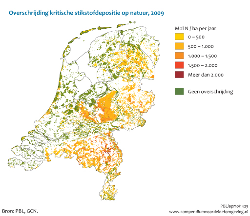 De kaart laat zien waar in Nederland de natuurgebieden liggen waar wel/niet sprake is van een overschrijding van de kritische depositiewaarde. De eenheid is Mol N per hectare per jaar.